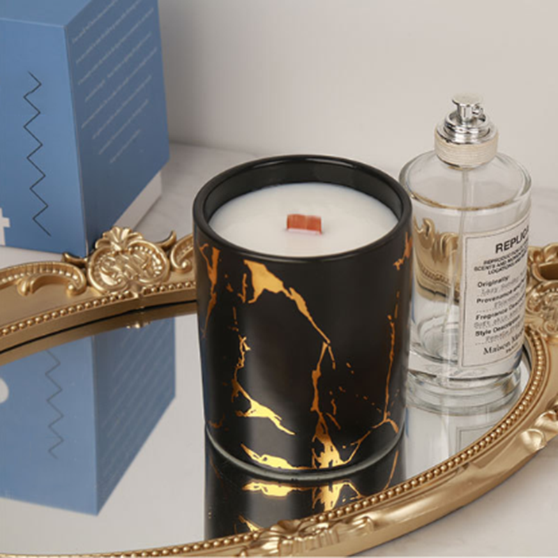 Private label candle manufacturer (3).png